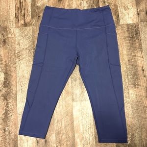 Senita Athletics Blue Cropped Leggings With Side Pockets. Size XL.